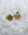 Boucles Soleil Rayons & Perle Blanche – Bijou Doré Chic "Cara" - Mara Bijoux