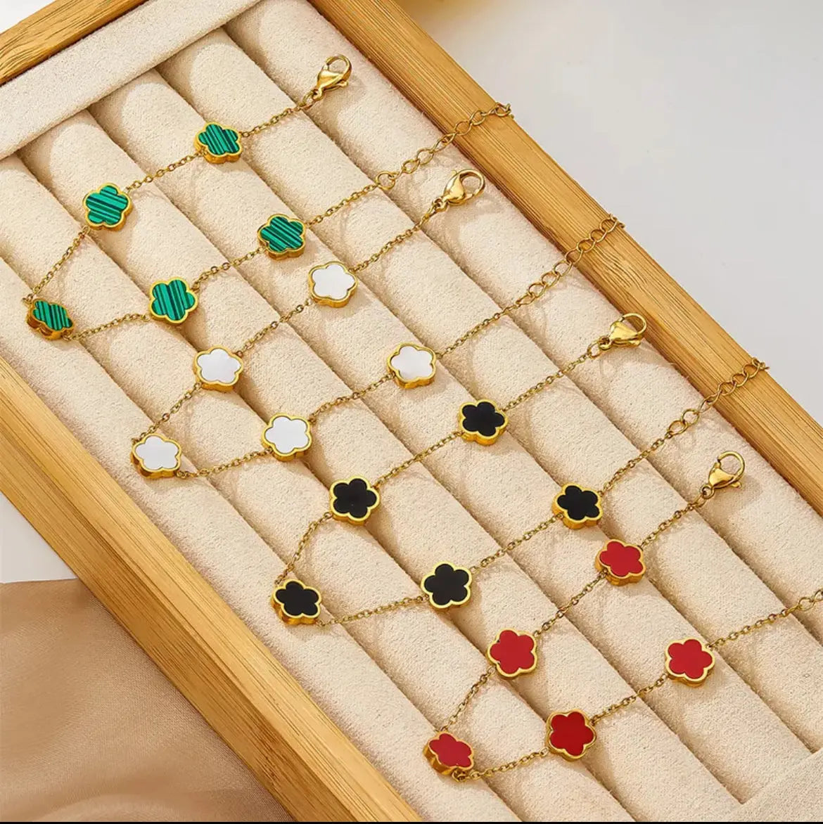 Bracelet Trèfles Verts en Acier Inoxydable Doré – – Mara Bijoux