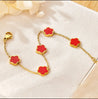 Bracelet Trèfles Rouges Style Van Cleef en Acier Inoxydable Doré – Bijou Élégant avec Rallonge et Écrin Cadeau Offert "Camélia Rouge" - Mara Bijoux