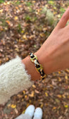 Bracelet Jonc Léopard – Tissu Entrelacé & Acier Inoxydable Doré "léopard" Mara Bijoux
