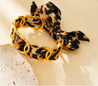 Bracelet Jonc Léopard – Tissu Entrelacé & Acier Inoxydable Doré "léopard" Mara Bijoux