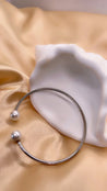 Jonc Argenté Femme – Perles Blanches Nacrées – Acier Inoxydable + Écrin Offert "Perla" - Mara Bijoux
