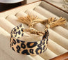 Bracelet Tissu Léopard avec Franges – Style Bohème Chic – Fermeture Ajustable – Écrin Offert "Léa" - Mara Bijoux