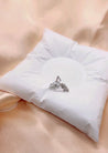 Piercing Nez Fleur Argentée – Perle Nacrée & Strass – Acier Inoxydable, Tige en L + Écrin Offert "Carissa Argenté" - Mara Bijoux